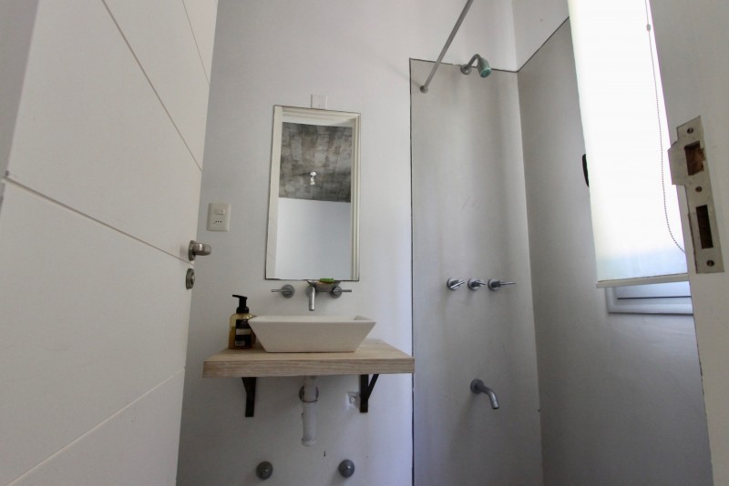Excelente casa emplazada en una planta en Laguna Blanca